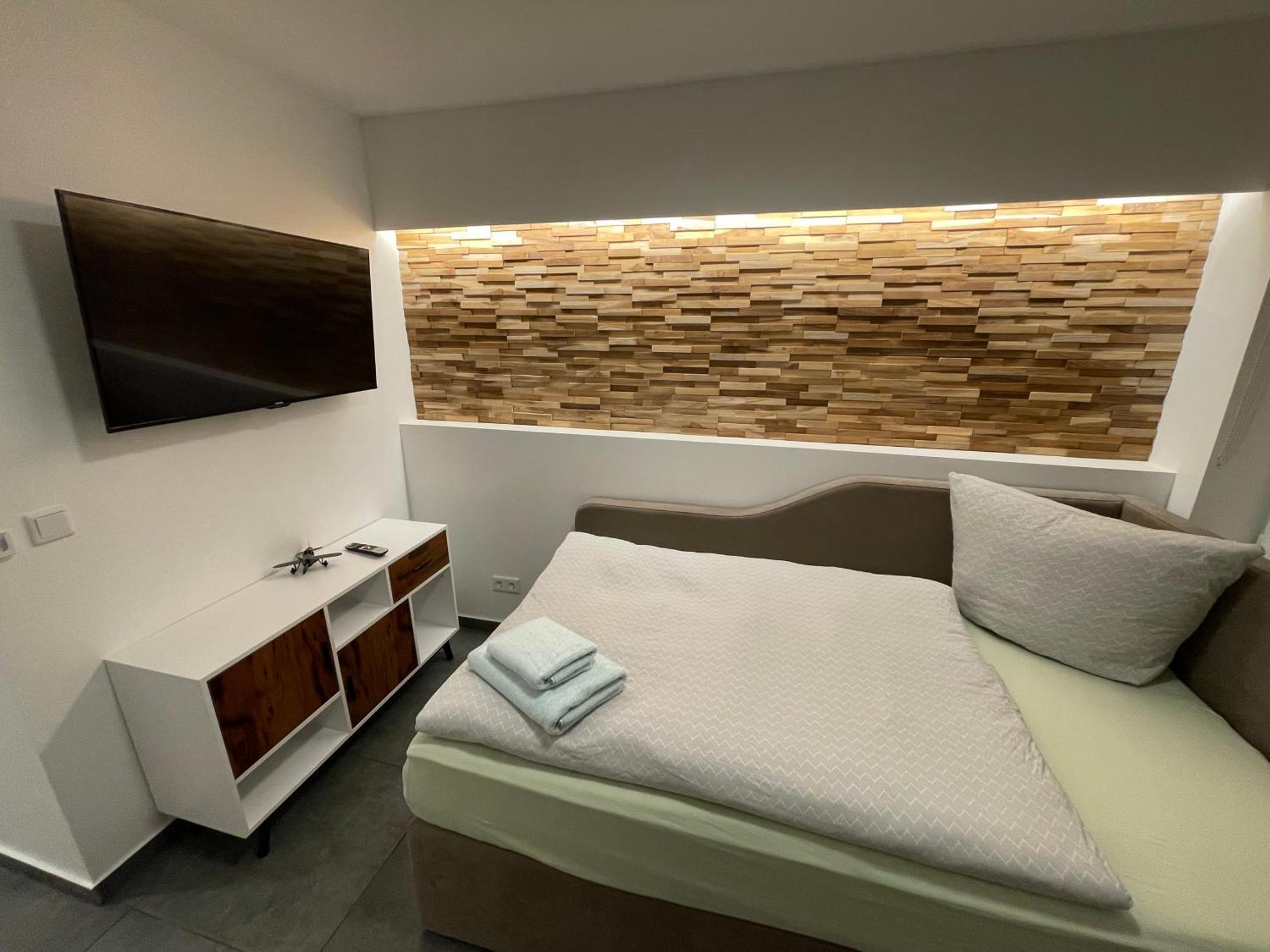Aviators Guest House - Premium Room Strausberg Exterior foto